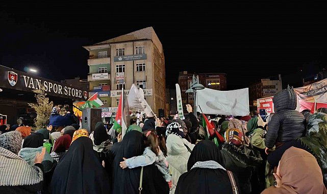 Van'da Gazze için tekbir sesleri yükseldi