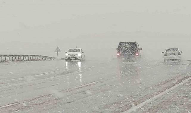 Van'da kar yağışı ve sis Kurubaş Geçidi'nde etkili oluyor