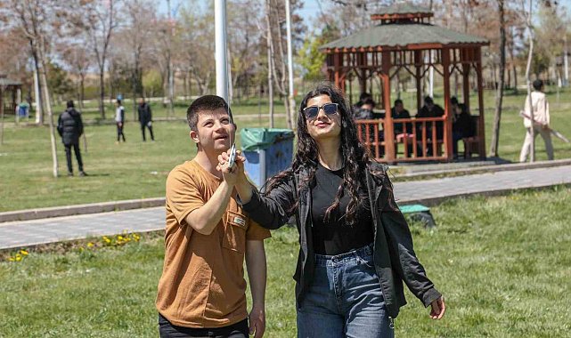 Van'da özel çocuklar için uçurtma şenliği düzenlendi