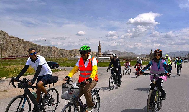Van'da sağlıklı yaşam için bisiklet turu düzenlendi