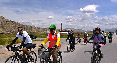 Van'da sağlıklı yaşam için bisiklet turu düzenlendi