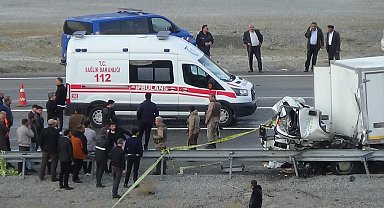 Van'daki feci kazada hayatını kaybedenlerin kimlikleri belli oldu