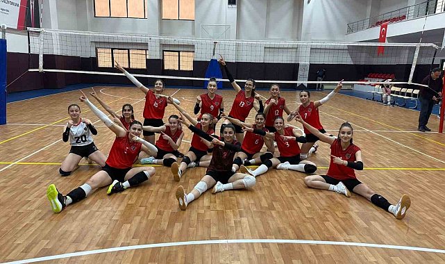 Vanlı voleybolcular bölge şampiyonu oldu