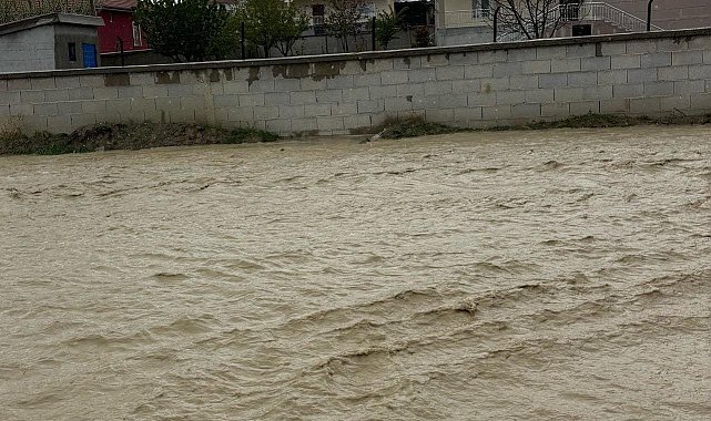 Vatandaşlar yağmur duasına çıktı, Kulu'da sel oldu