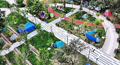 Vatandaşlar yeni güne park ve çadırlarda uyandı