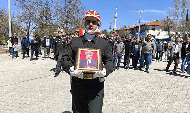 Vefat eden Kıbrıs gazisi askeri törenle son yolculuğuna uğurlandı