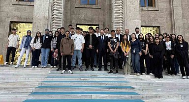 Vekil Koç, Ardahan'dan gelen öğrencilerle TBMM'de buluştu