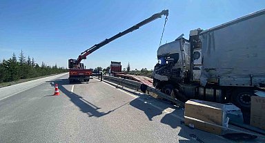 Vestel'in beyaz eşya yüklü tırı devrildi: 2 yaralı