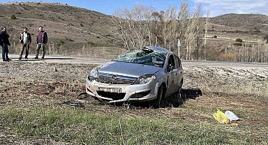 Virajı alamayarak tarlaya uçtu, 1'i ağır 5 kişi yaralardı