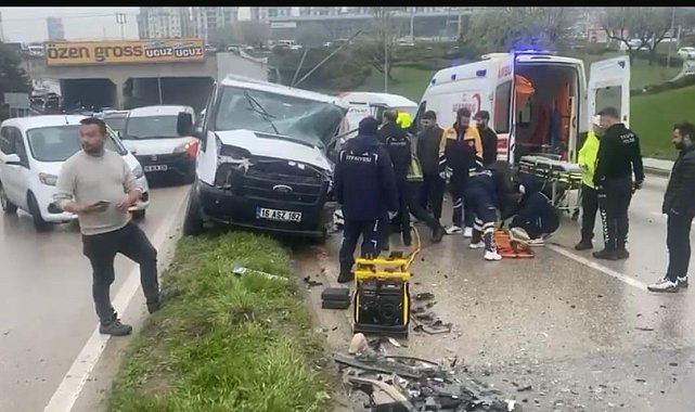 Yağmurda faciadan dönüldü...Kaza anı kamerada