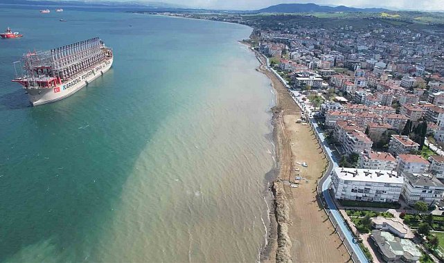 Yalova'da karaya oturan dev geminin kurtarma çalışmaları sürüyor