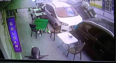 Yalova'da park halindeki araçlara çarpan cip yan yattı