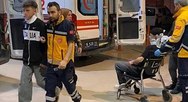 Yan bakma kavgasında 2 kişiyi silah kabzasıyla darp etti