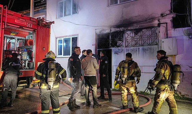 Yanan binadaki köpeği itfaiye ekipleri kurtardı