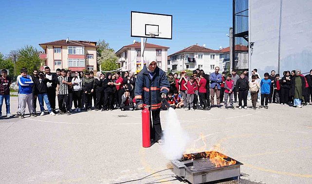 Yangını öğretmenler söndürdü