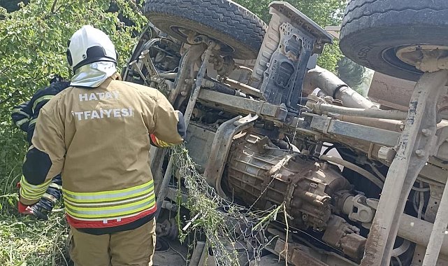 Yayladağı'nda asfalt yüklü kamyon devrildi: 1 yaralı