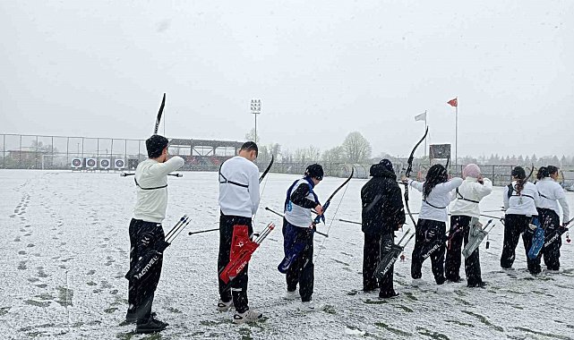 Yaylar gerildi oklar hedefe atıldı