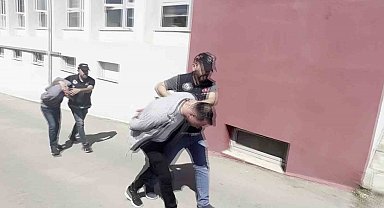 Yedek lastiğe gizlenen esrar, uygulamada ortaya çıktı: 2 şüpheli tutuklandı
