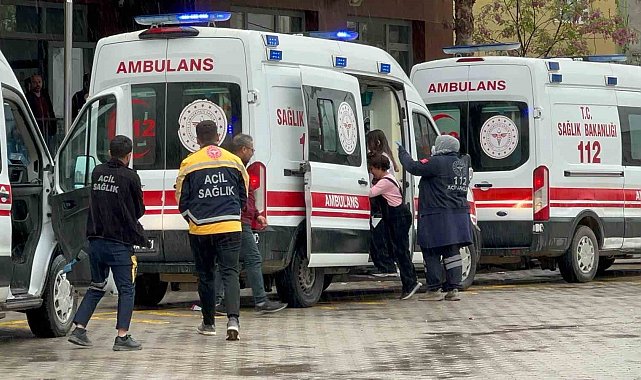 Yedikleri şekerden zehirlenen 15 öğrenci hastaneye kaldırıldı