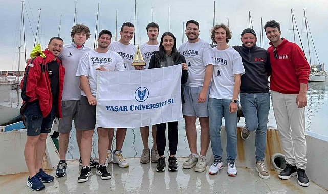 Yelkende kupa Yaşar Üniversitesinin