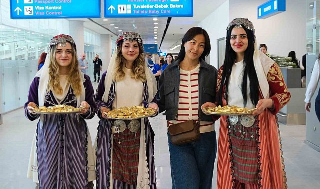 Yenilenen Antalya Havalimanı ilk yolcularını karşıladı