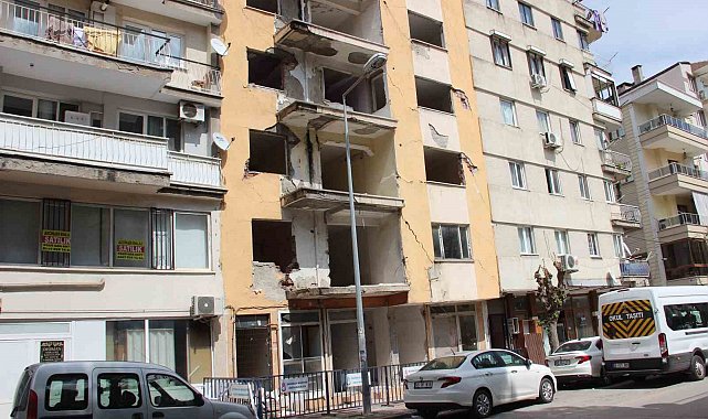 Yıkım için boşaltıldı 5 yıldır tehlike saçıyor