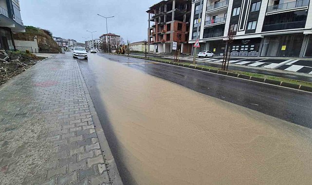 Yol suyla kaplandı
