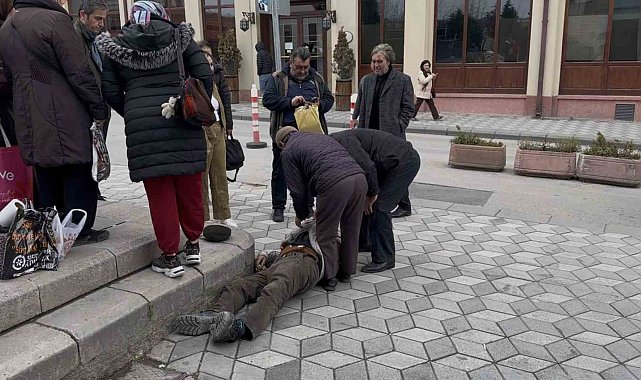 Yolda yürürken kalp krizi geçiren şahıs hayatını kaybetti