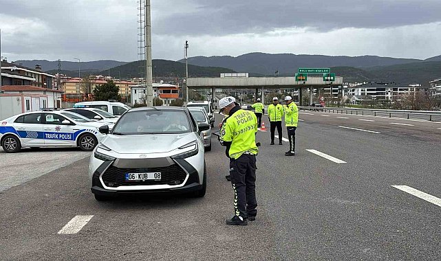 Yollarda bayram dönüşü hareketliliği: Polisler tek tek denetledi
