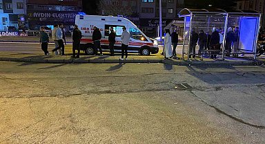 Yolun karşısına geçmek isteyen adama ambulans çarptı
