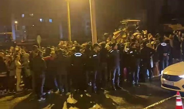 Yolun karşısına geçmeye çalışan üniversiteli kıza otomobil çarptı