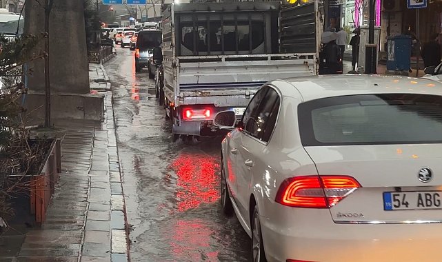 Yüksekova'da sağanak yağış etkili oldu