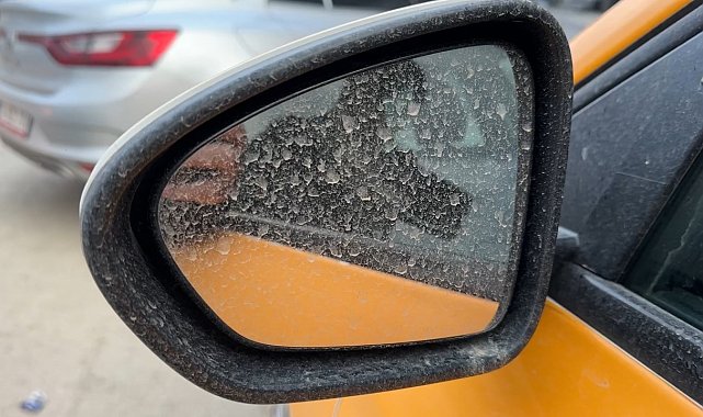 Yüksekova'da toz taşınımı araçları çamura buladı