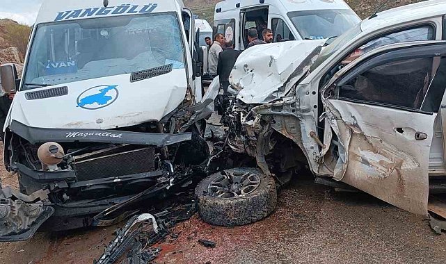 Yüksekova'da trafik kazası: 4 yaralı