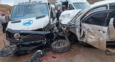 Yüksekova'da trafik kazası: 4 yaralı