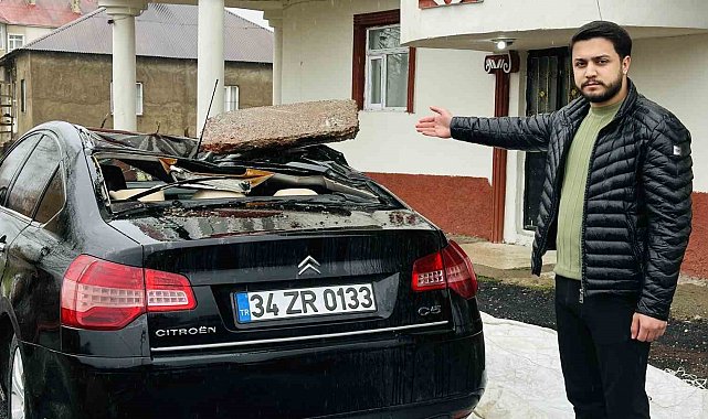 Yüksekova'yı fırtına vurdu: Çatılar uçtu, bir araç hasar gördü