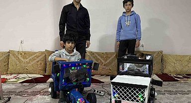 Yüksekovalı baba, çocukları için atık malzemelerden araba yaptı