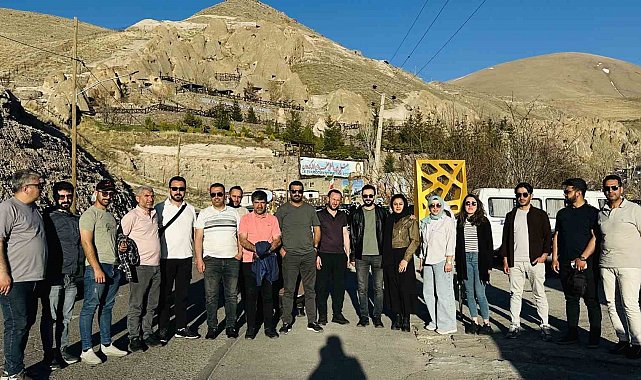 Yüksekovalılar Kendovan peribacalarına hayran kaldı