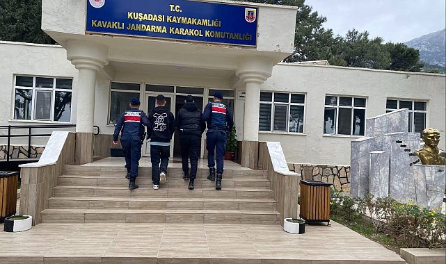 Yunanistan'a yüzerek geçmeye çalışırken yakalandılar