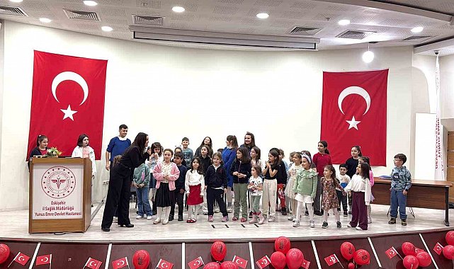 Yunus Emre Devlet Hastanesi'nde 23 Nisan tiyatro gösterimiyle kutlandı
