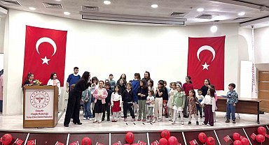 Yunus Emre Devlet Hastanesi'nde 23 Nisan tiyatro gösterimiyle kutlandı