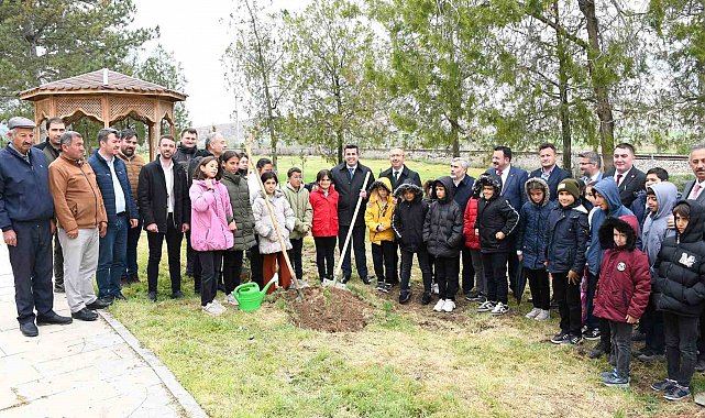 Yunus Emre'nin yolu, çocukların umudunda sürüyor