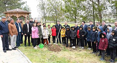 Yunus Emre'nin yolu, çocukların umudunda sürüyor