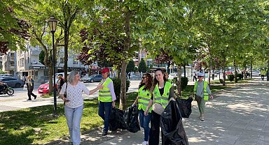 Yunusemre Kent Konseyi üyeleri çevre temizliği yaptı