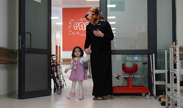 Yürüyemez dediler, ilk adımlarını engelsiz attı