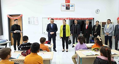 Zonguldak'ta miniklere bilim dergisi hediyesi