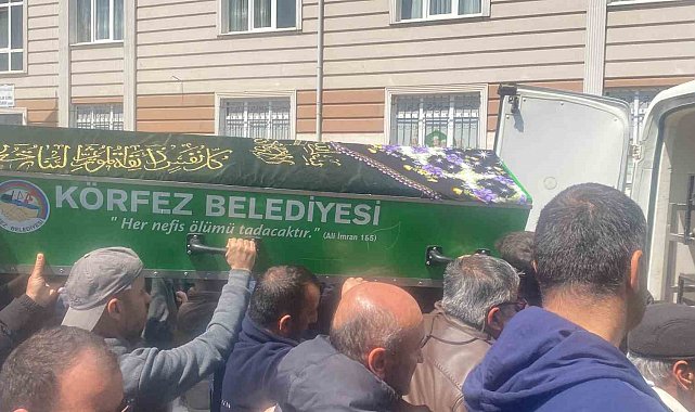 Zümra, gözyaşlarıyla toprağa verildi