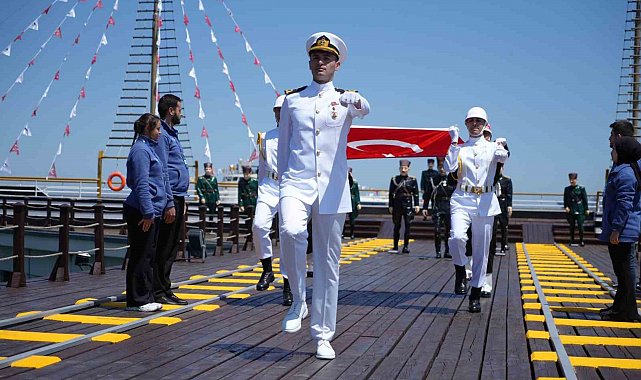 19 Mayıs Bayrak Devir Teslim Töreni