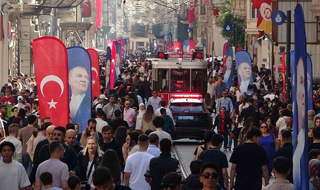 19 Mayıs'ta Taksim Meydanı ve çevresi Türk bayraklarıyla donatıldı