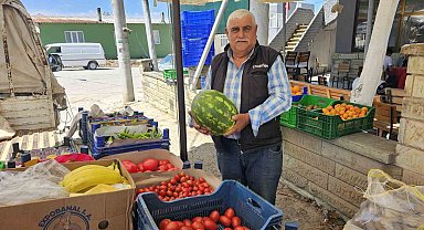 20 yıldır tarlada üretip pazarda satıyor